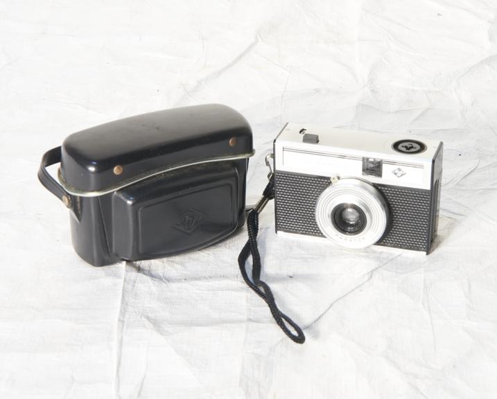 Agfa "Iso-Rapid IC" 35mm. camera with Parator shutter and carrying case