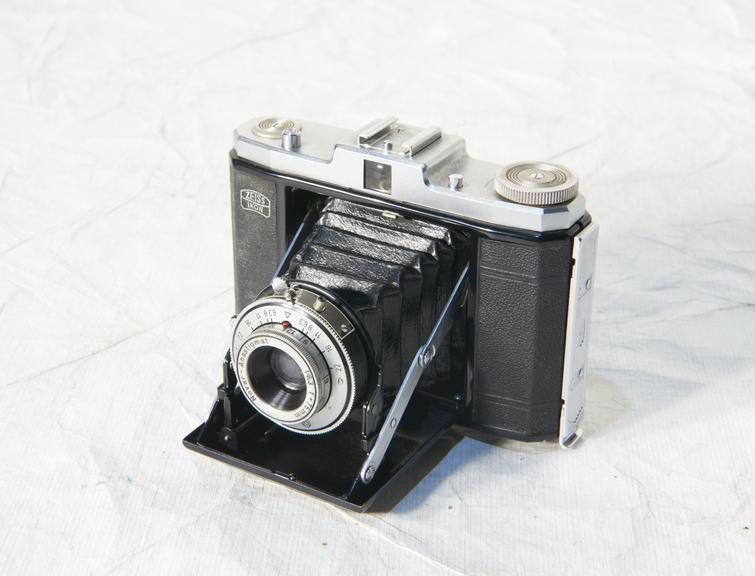 Zeiss Ikon Nettar II Model 517/16, Folding 120 Roll Film Camera