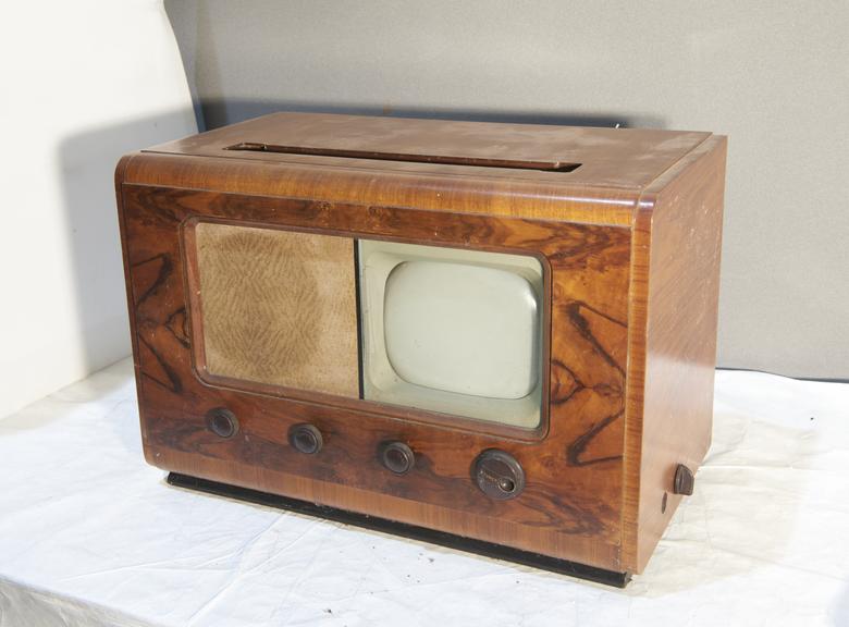 Philips Television Receiver/Radio, Table Model 563A/15