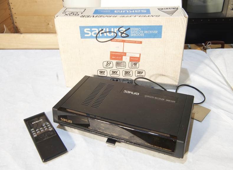 Sakura SR800 ER satellite television receiver.