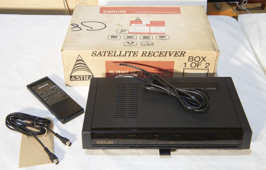 Sakura SR800 ER satelitte television receiver.