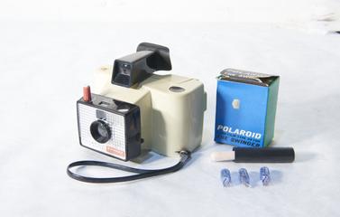 Polaroid Land Camera Swinger Model 20