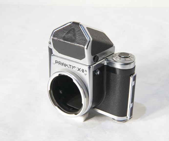 Praktisix II Single Lens Reflex Camera for 120 Roll Film