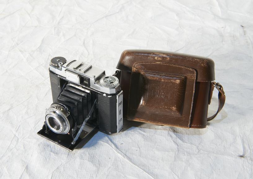 Zeiss Ikon Nettax Model 513/16, Folding 120 Roll Film Camera