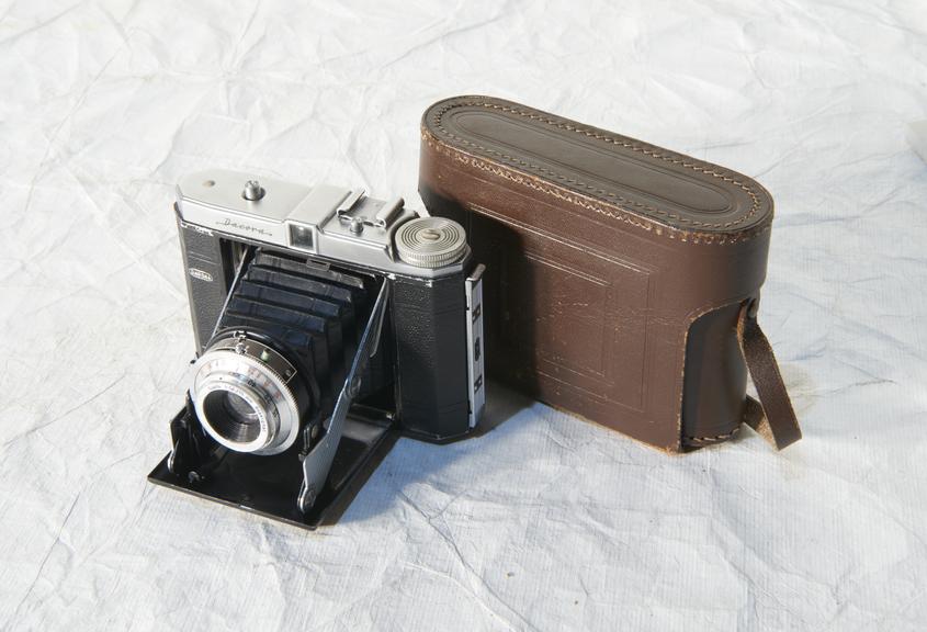 Dacora Folding 120/620 Roll Film Camera