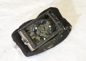 Black cloth viewing hood for focussing screen