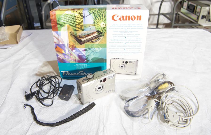 Canon Powershot A5 digital camera with original box