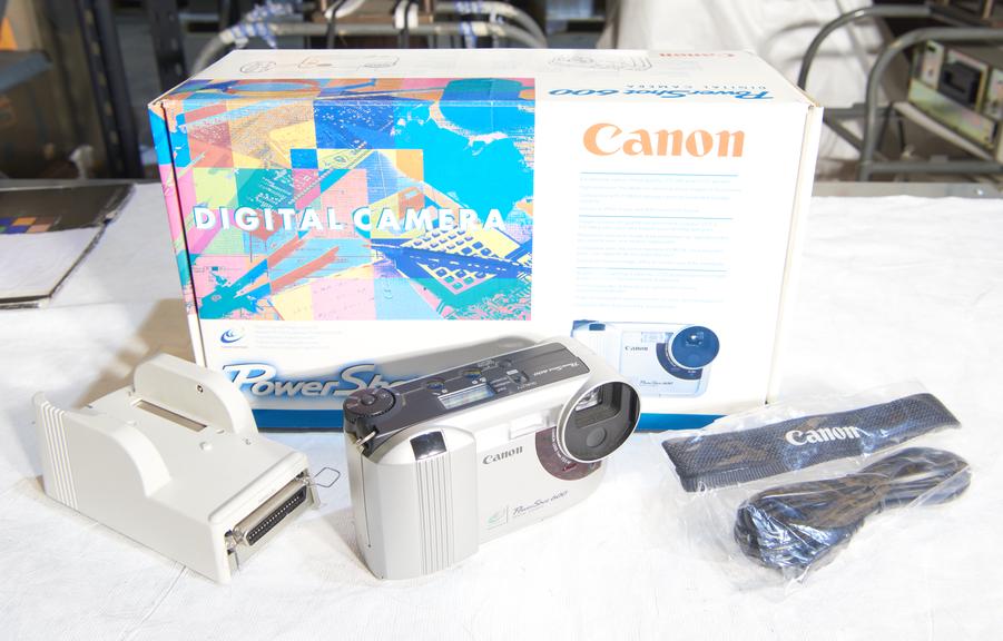 Powershot 600 digital camera with original box.