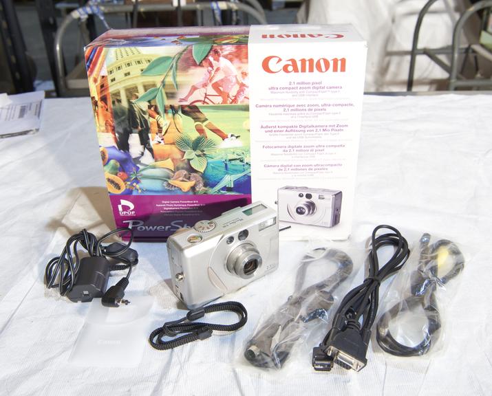 Canon Powershot S10 digital camera with original box