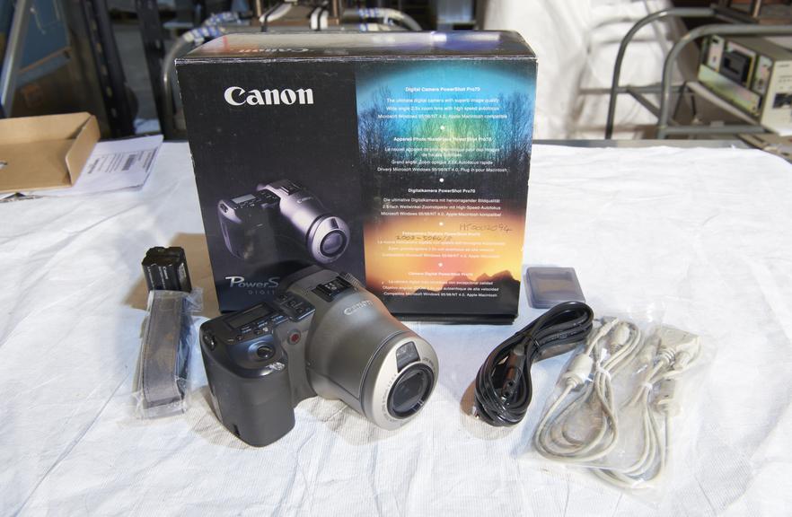 Canon Powershot Pro 70 digital camera with original box