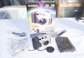 Casio QV-3000EX digital camera with original box.