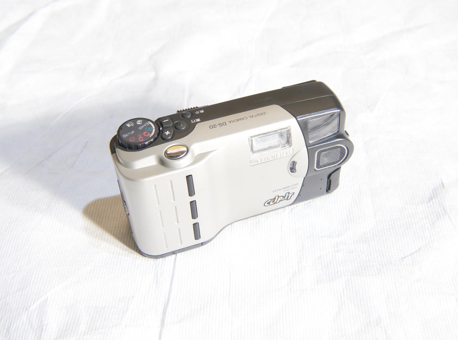 Fuji DS-20 digital camera, 1999 | Science Museum Group Collection