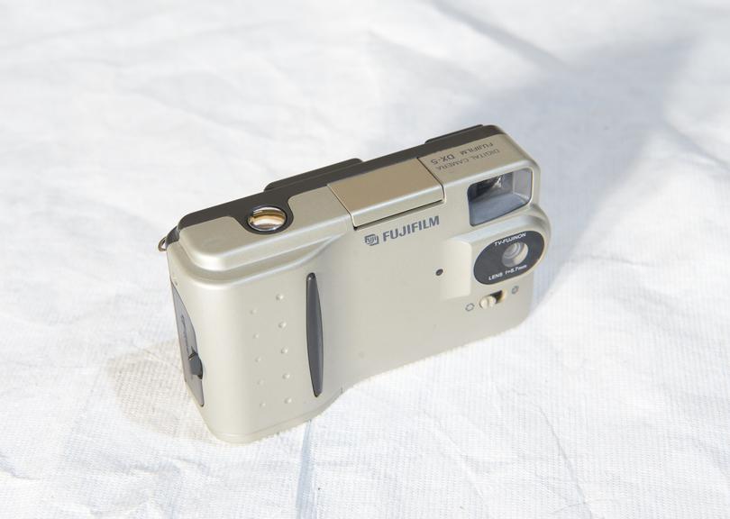 Fuji DX-5 digital camera, 1997