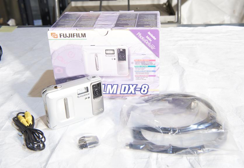 Fuji DX-8 digital camera with original box, 1998