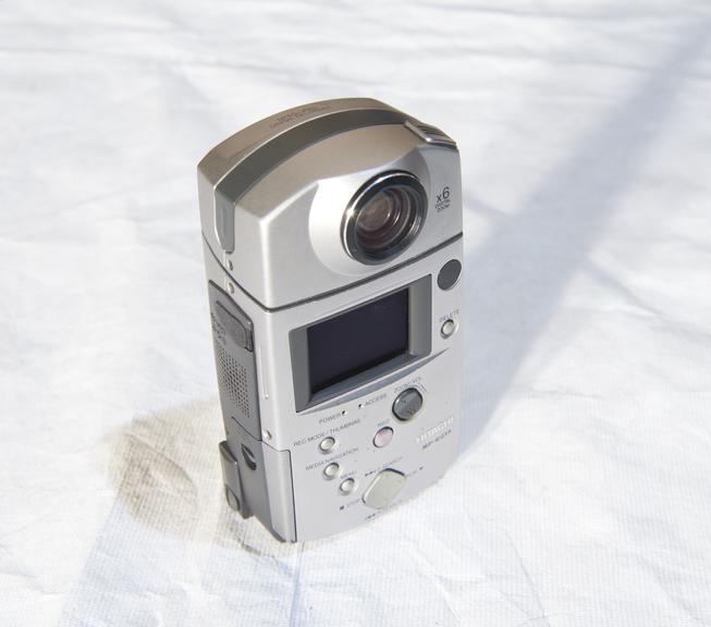 Hitachi MP-EG1A digital camera.