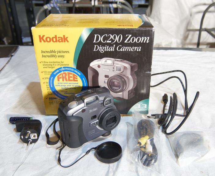 Kodak DC-290 digital camera with original packaging.