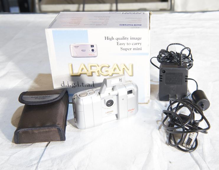 Largan L-mini 350 digital camera with original packaging.