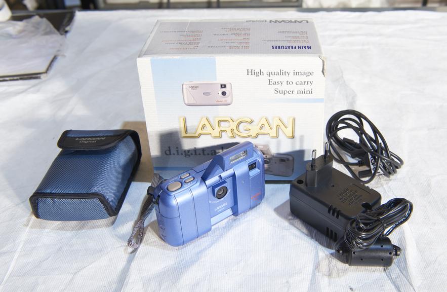 Largan L-mini 350 digital camera with original packaging.