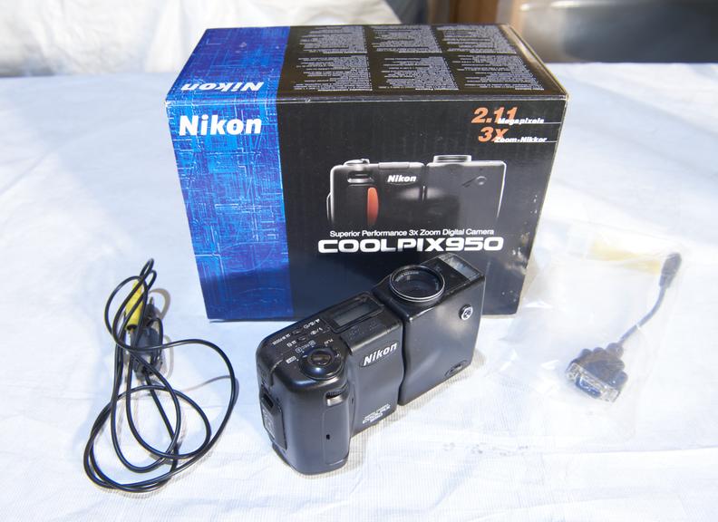 Nikon Coolpix 950 digital camera with original packaging.