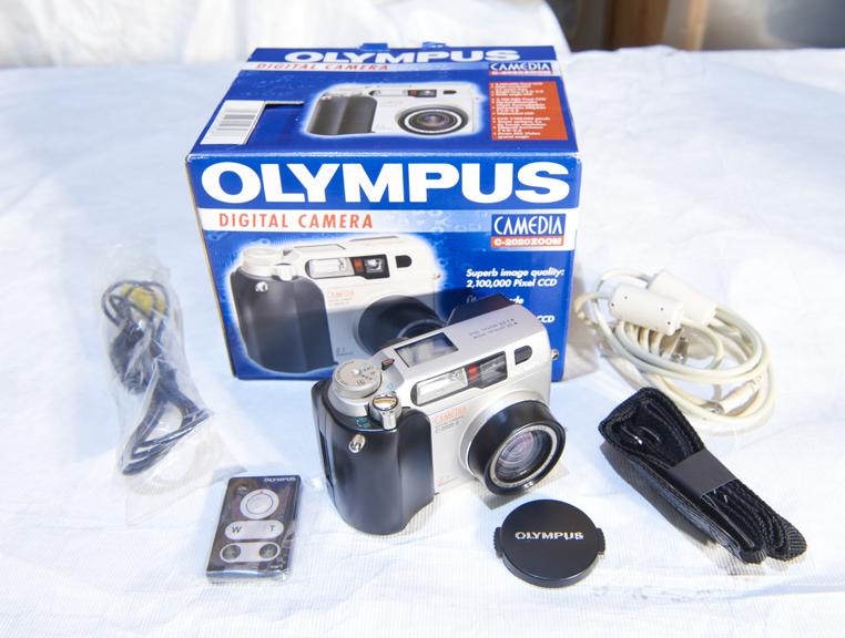 Olympus C-2020 digital camera with original packaging