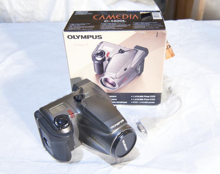 Olympus C-1400L digital camera