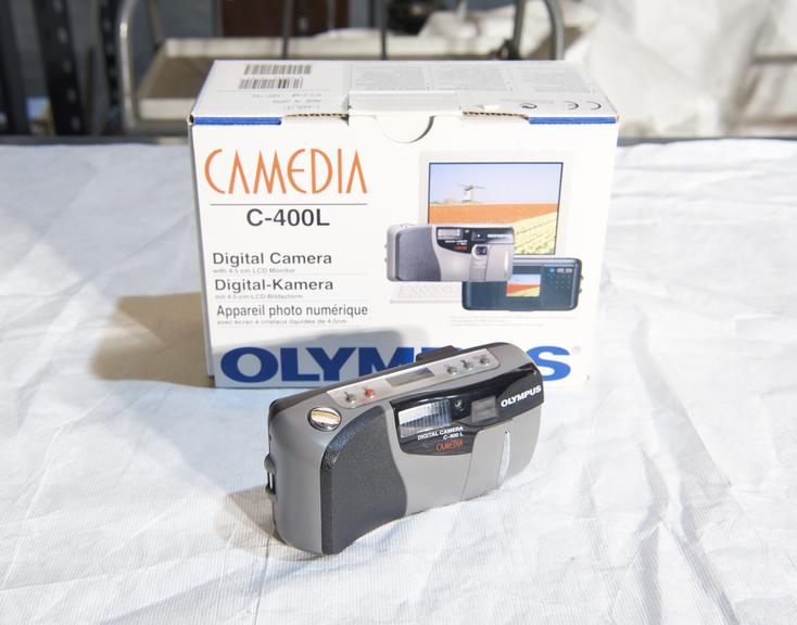 Olympus C-400L digital camera with original packaging. 0.35 megapixel