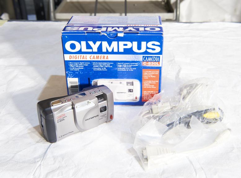 Olympus C-830L digital camera with original packaging. 1.3 megapixels