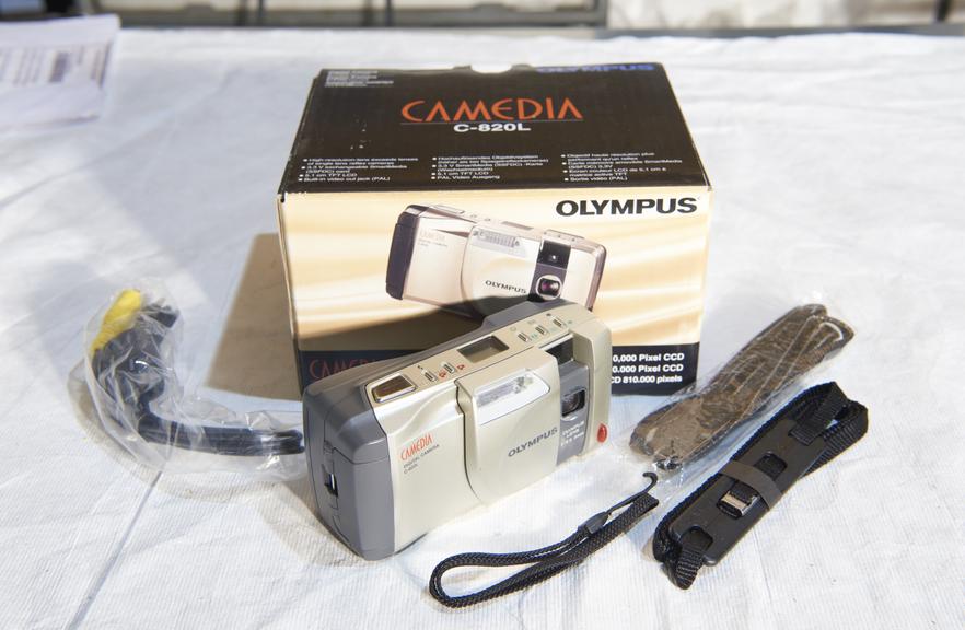 Olympus C-820L digital camera with original packaging. 0.81 megapixel