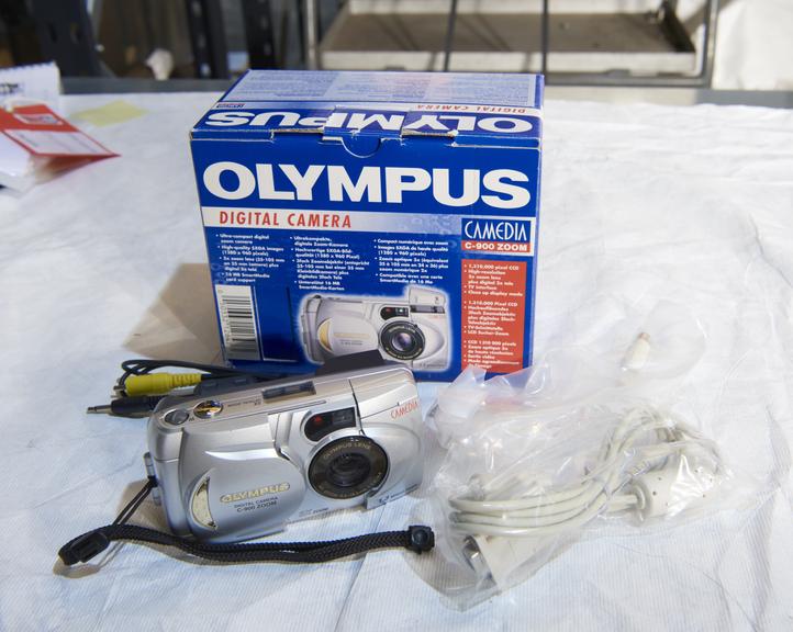 Olympus C-900z digital camera