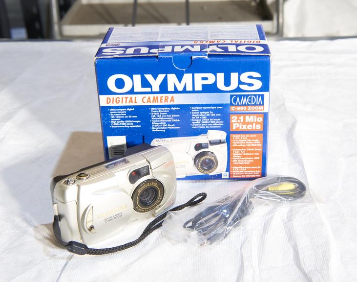 Olympus C-990 digital camera with original packaging, c 2000