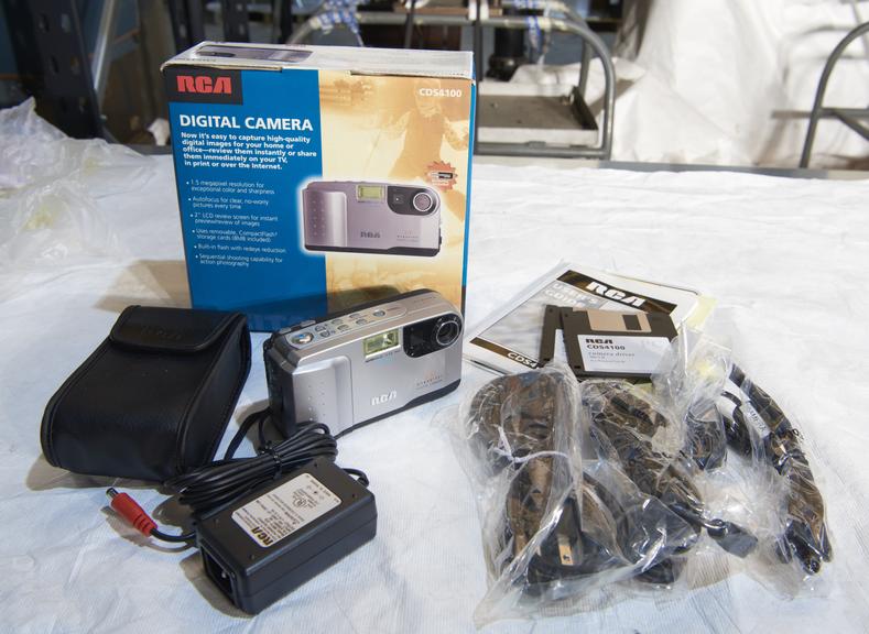 RCA CDS-4100 digital camera with original packaging.