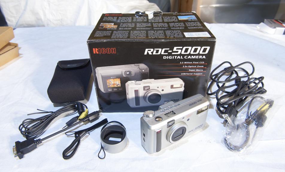 Ricoh RDC-5000 digital camera with original packaging