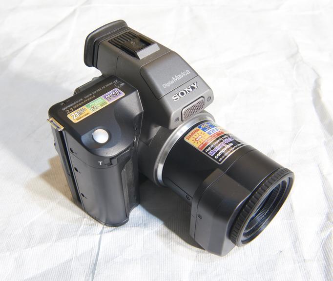 Sony MVC-FD95 digital camera.