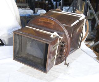 Megalethoscope