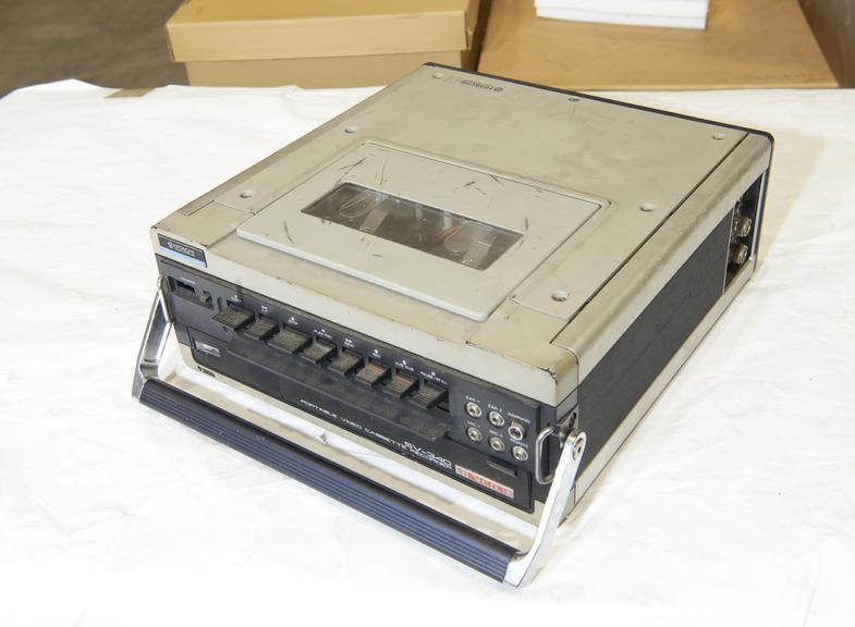 Portable video cassette recorder SV340