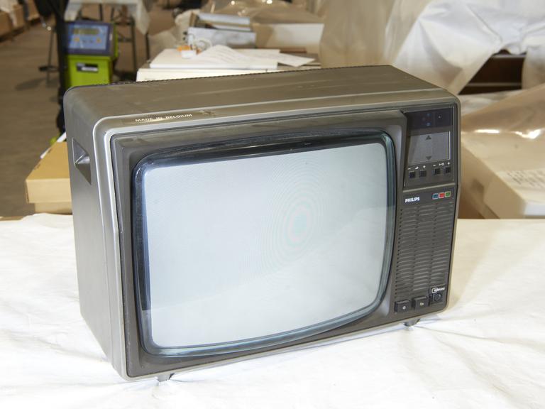 Philips 16" colour television receiver with Teletext