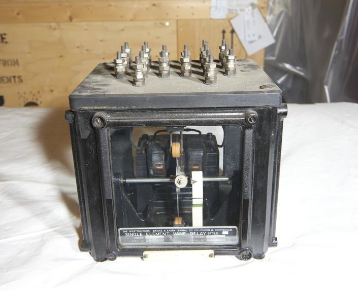 Single-element relay