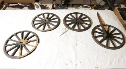Wooden Wheels for Model Steam Locomotive Frame and Motion