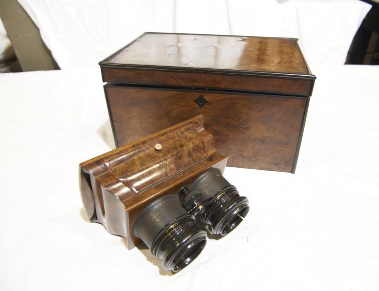 Brewster hand stereoscope.