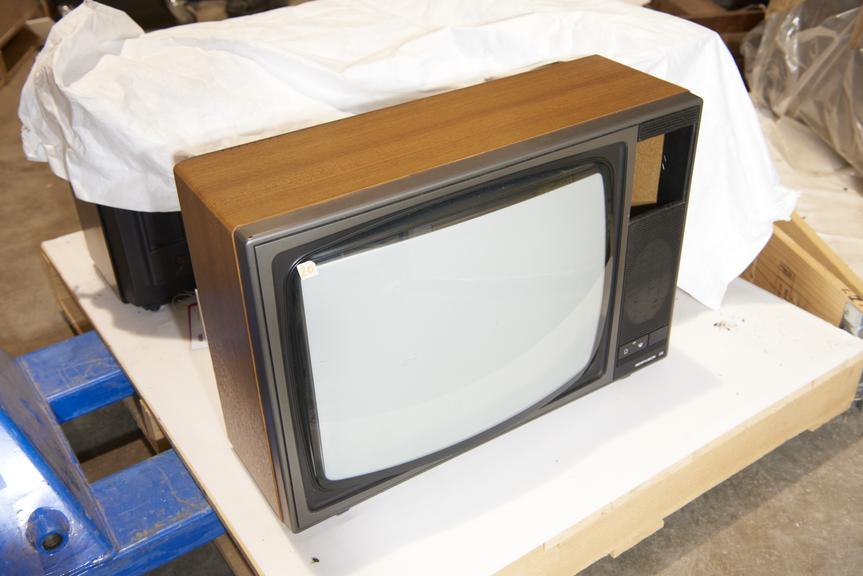 Rediffusion Model 56\4075 22" Colour Television Receiver, 1983