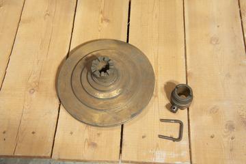 Pulley and dog clutch (2 pieces).