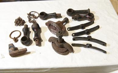 LM & S lubricator handles