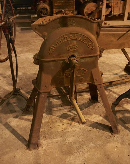 Bentall unchockable root cutter
