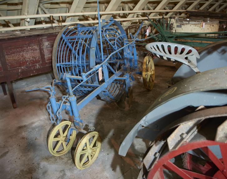 Tractor trailed 'Roeslev' sugar beet lifter