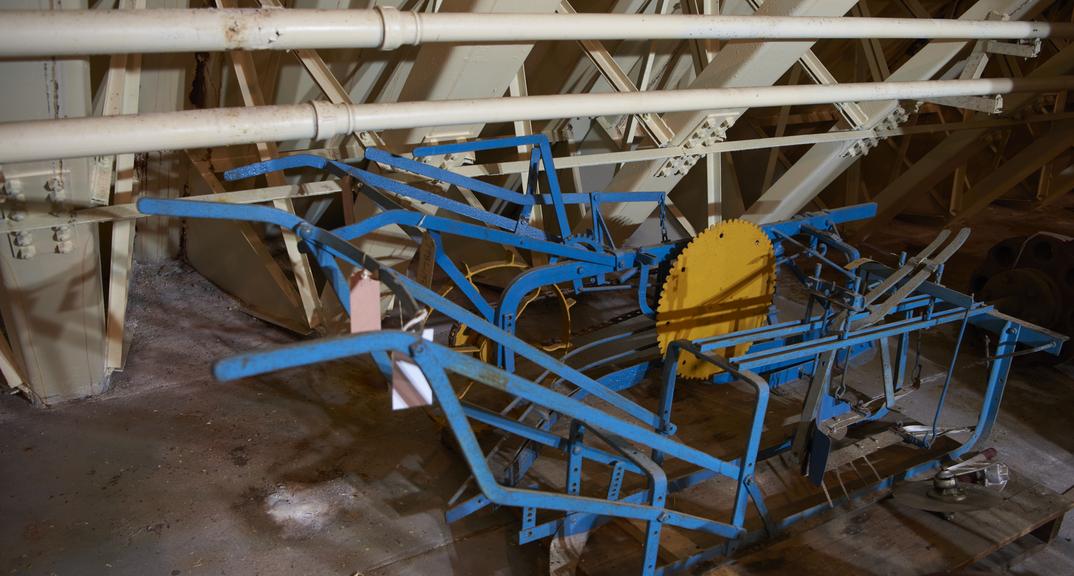 Horse drawn sugar beet harvester