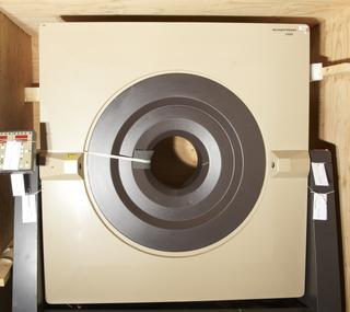 Positron emission tomography (PET) scanner