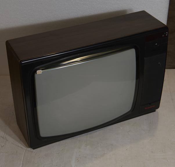 Baird 5283 22" colour television receiver, 1975