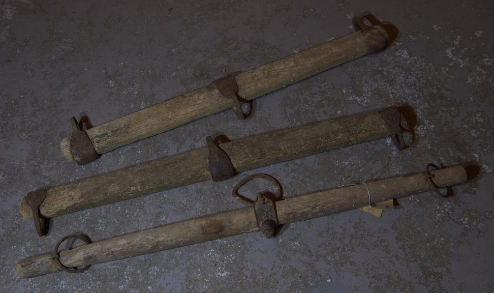 Set of three wooden swingletrees