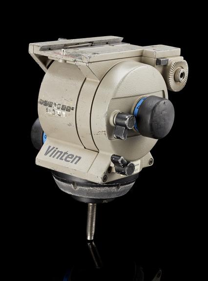 Vinten "Vision 12" light weight pan-tilt head. Ser No.: 02461