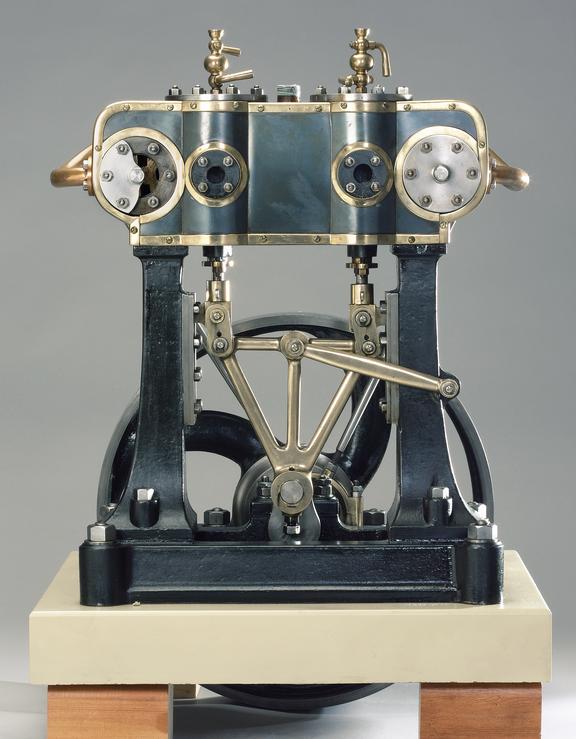 model of a two-cylinder Vertical Engine with triangular